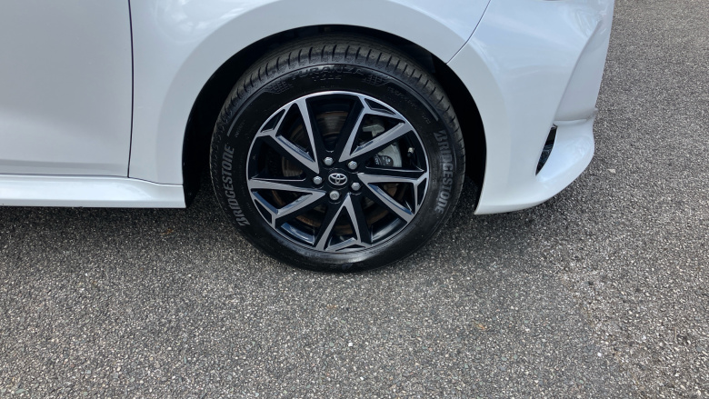 Toyota Yaris 1.5 Hybrid Design 5dr CVT Hybrid Hatchback